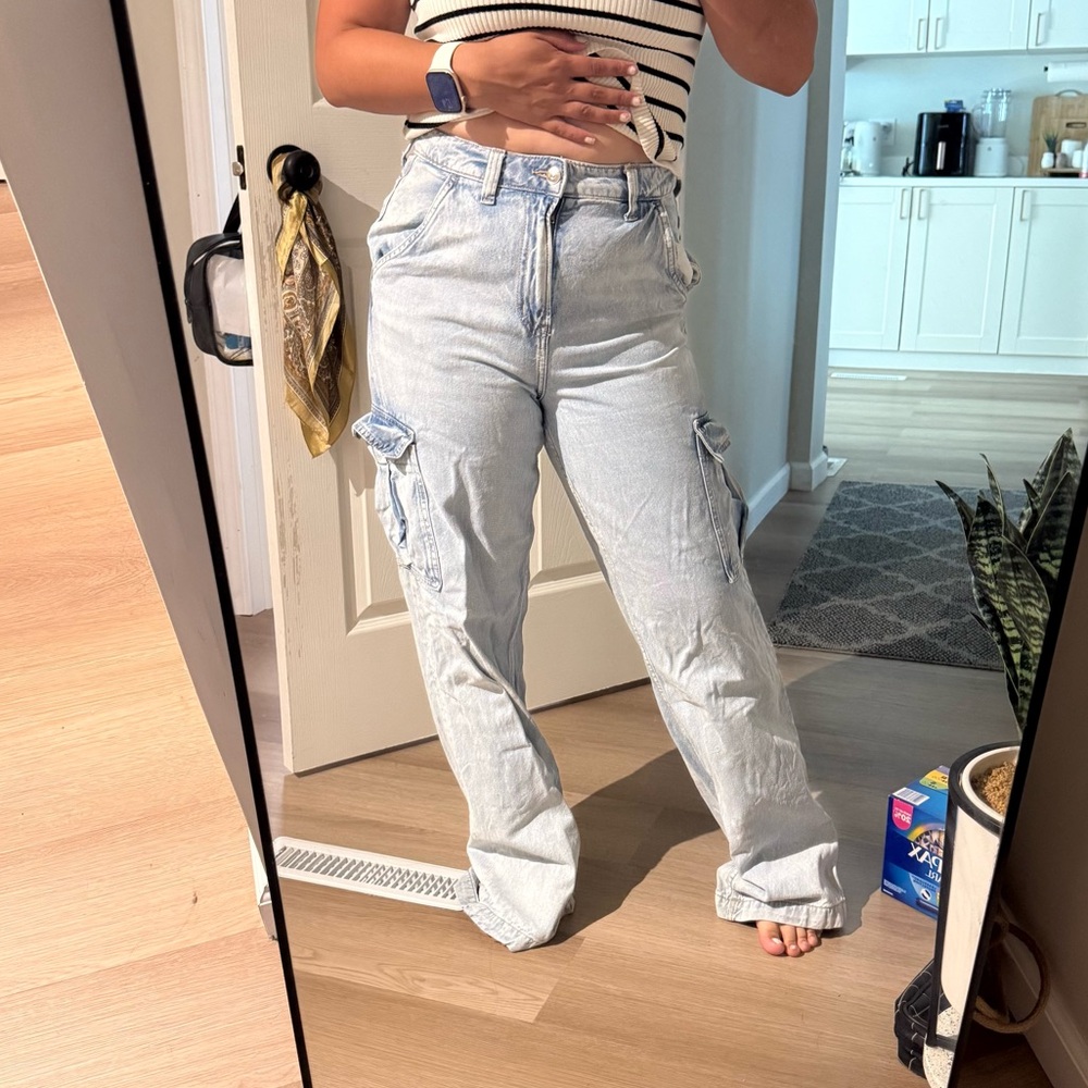 Light wash baggy jeans with pockets